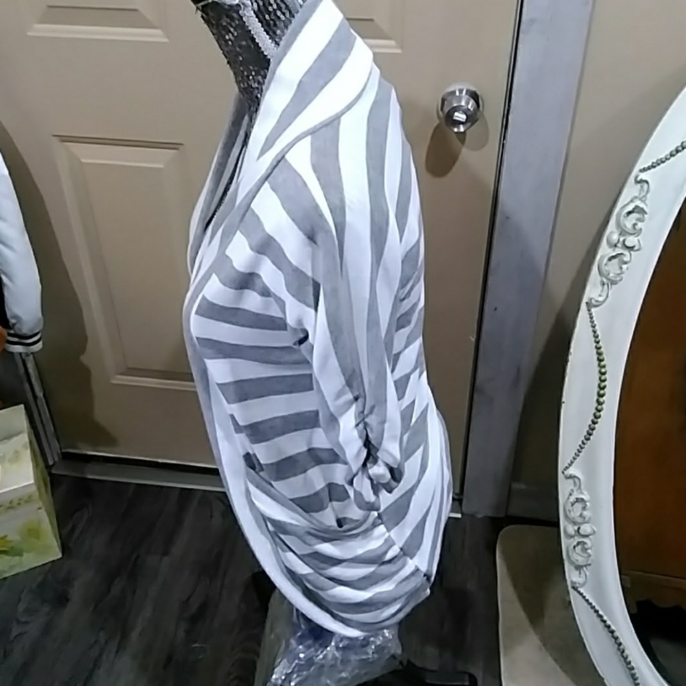 Cardigan - Picture 2 of 3